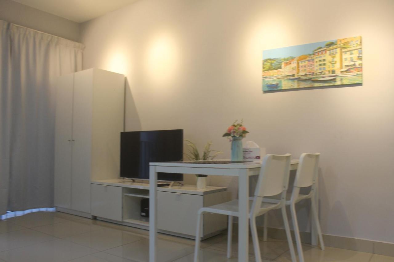 Vivian'S Studio Trefoil Setia Alam Shah Alam Exterior photo