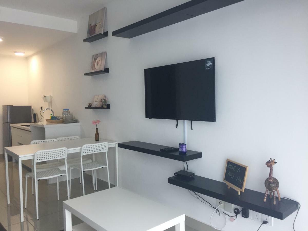 Vivian'S Studio Trefoil Setia Alam Shah Alam Exterior photo