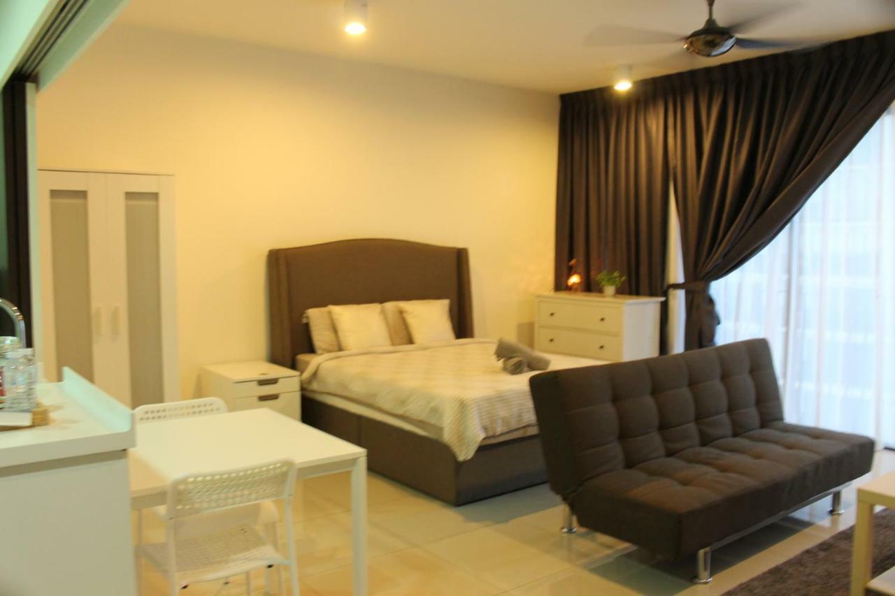 Vivian'S Studio Trefoil Setia Alam Shah Alam Exterior photo